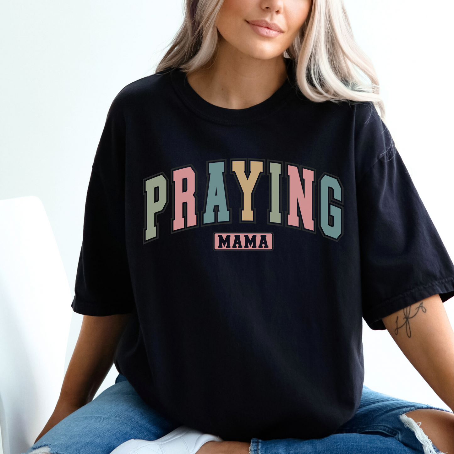 PRAYING MAMA UNISEX TEE