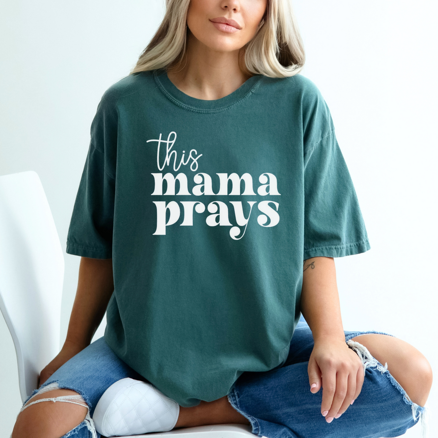 THIS MAMA PRAYS UNISEX TEE