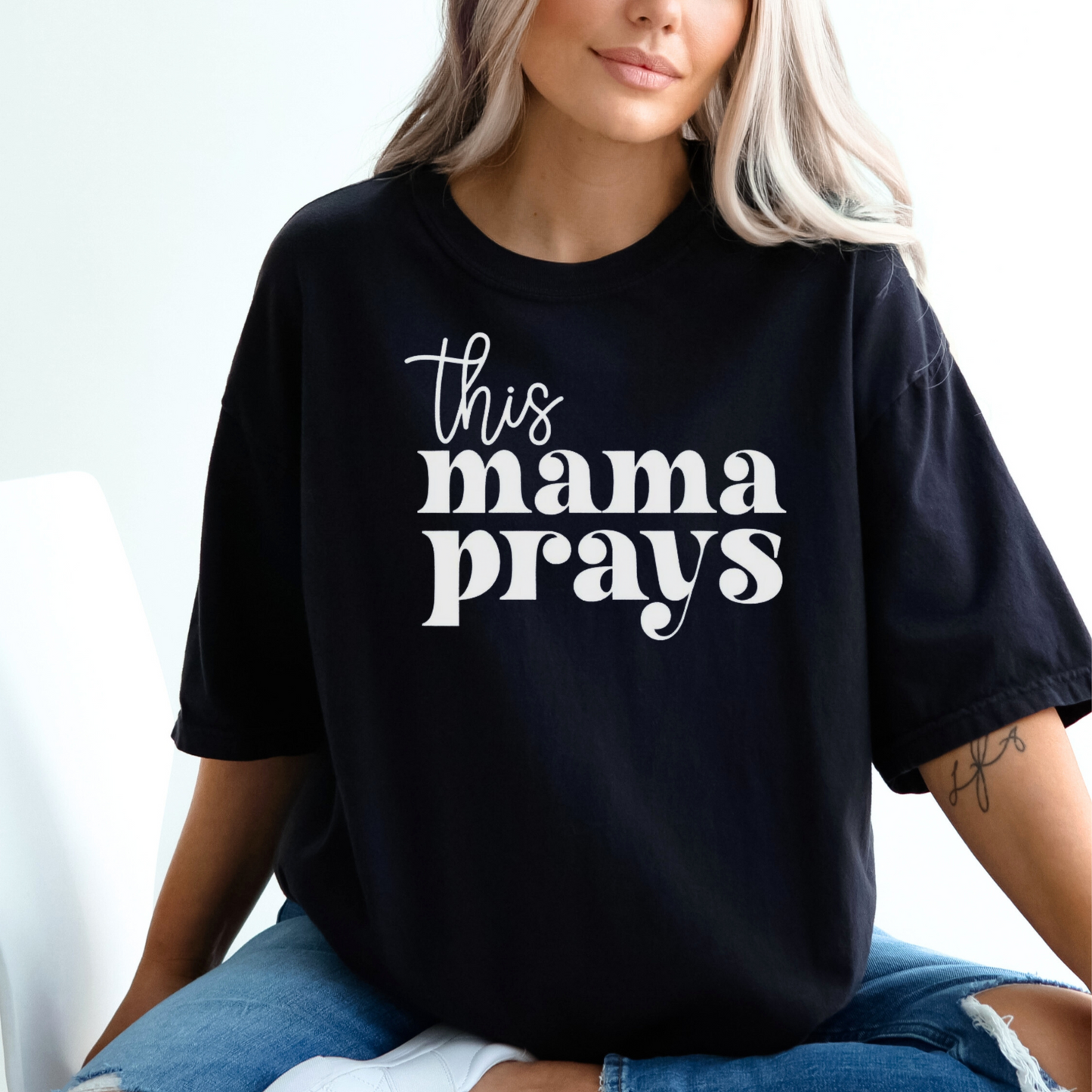 THIS MAMA PRAYS UNISEX TEE